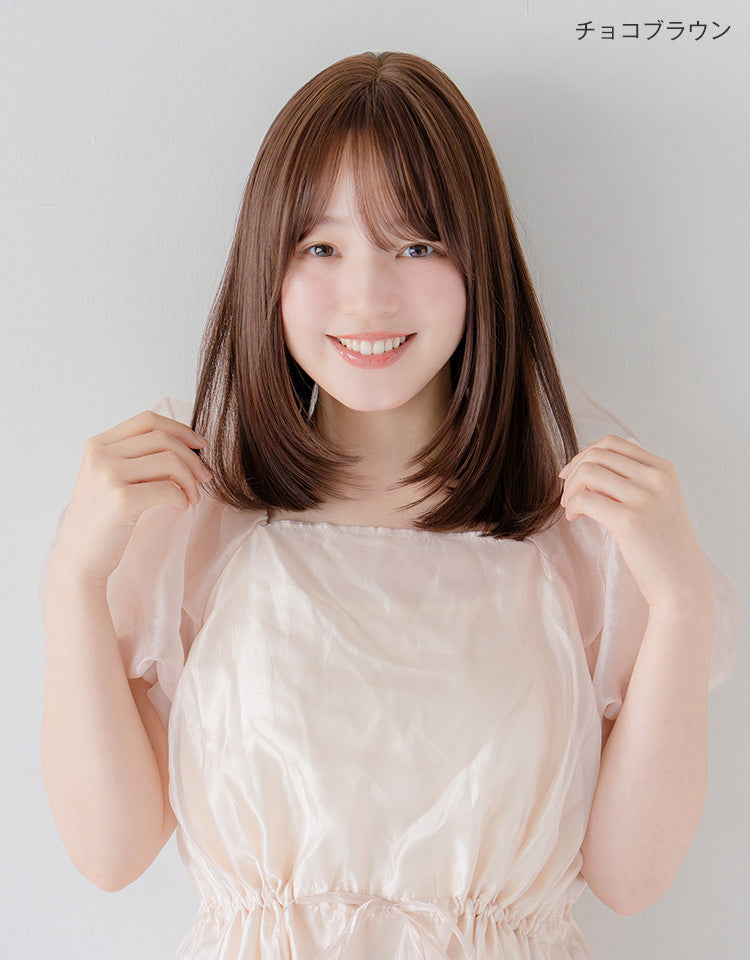 【極ぴたっ】天使のミルムボブ 人毛MIXチョコブラウンを着用したモデル