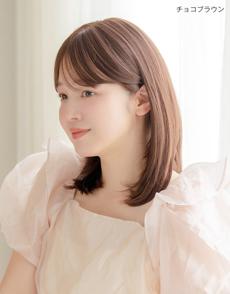 【極ぴたっ】天使のミルムボブ人毛MIX チョコブラウンを着用したモデル