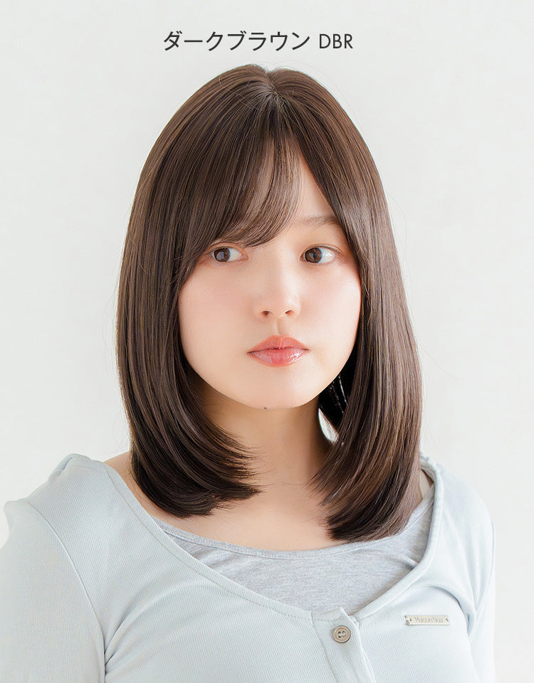 ダークブラウンを着用したモデル