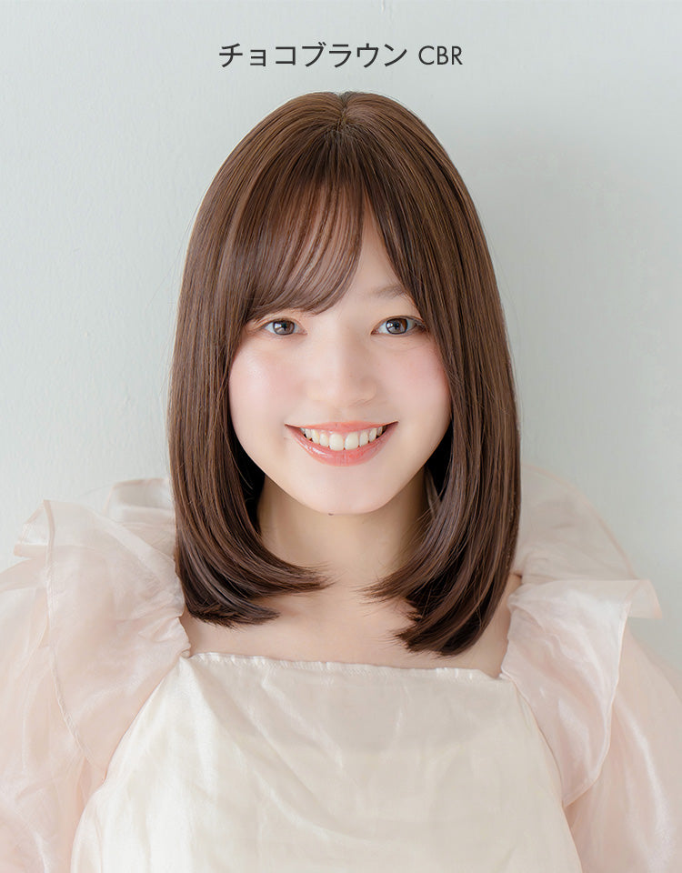 チョコブラウンを着用したモデル