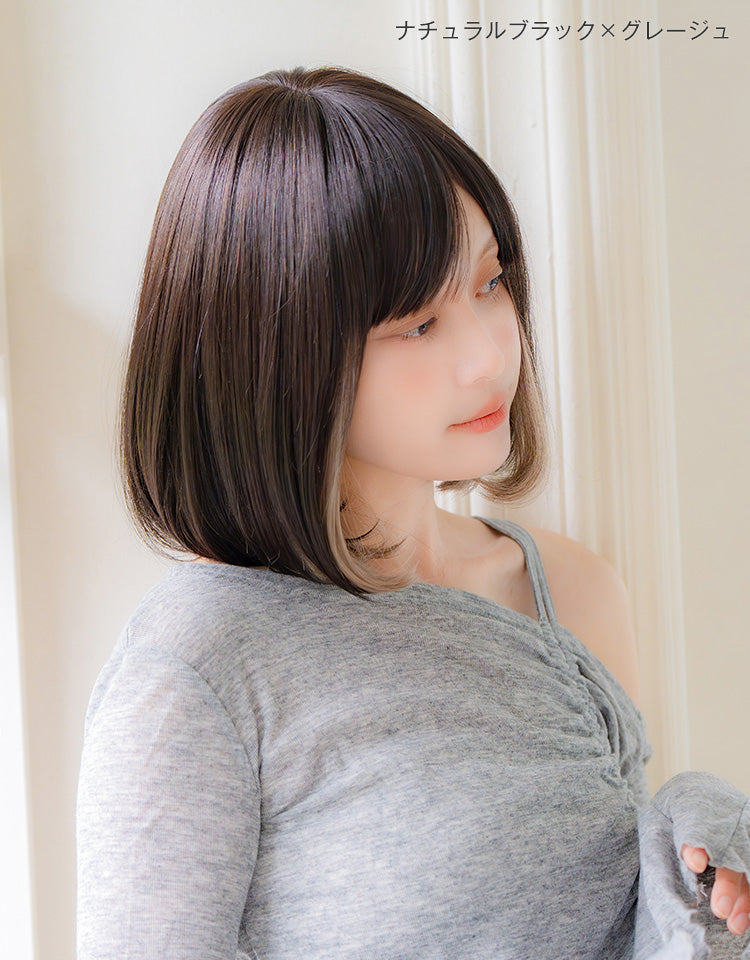 ナチュラルブラック×グレージュカラーを着用したモデル