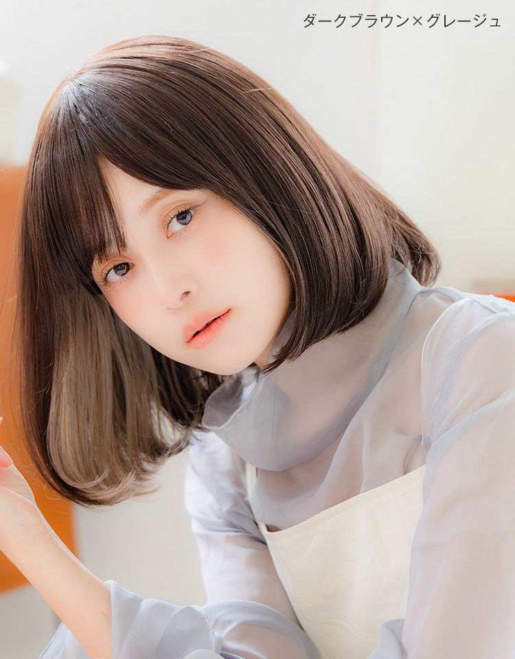 ダークブラウン×グレージュカラーを着用したモデル