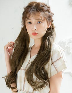 高品質✨自然なフルウィッグ　さらにお値下げしました❣️ネット、スタンド付き 高品質✨自然なフルウィッグさらにお値下げしました❣️ネット