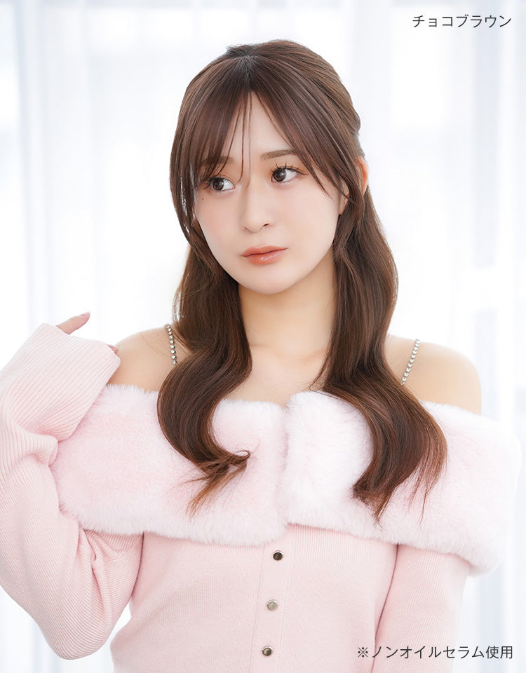 チョコブラウンカラー(スタイリング済)を着用したモデル写真　※ノンオイルセラムを使用