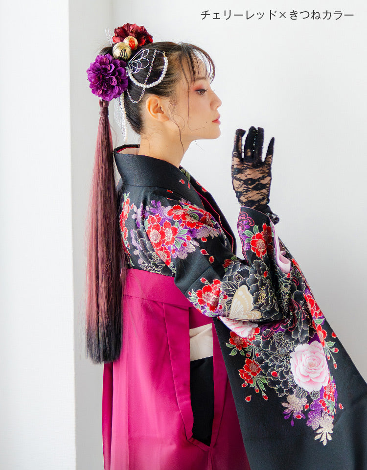 リングポニーテール ロングストレート チェリーレッド×きつねカラーを着用したモデル写真