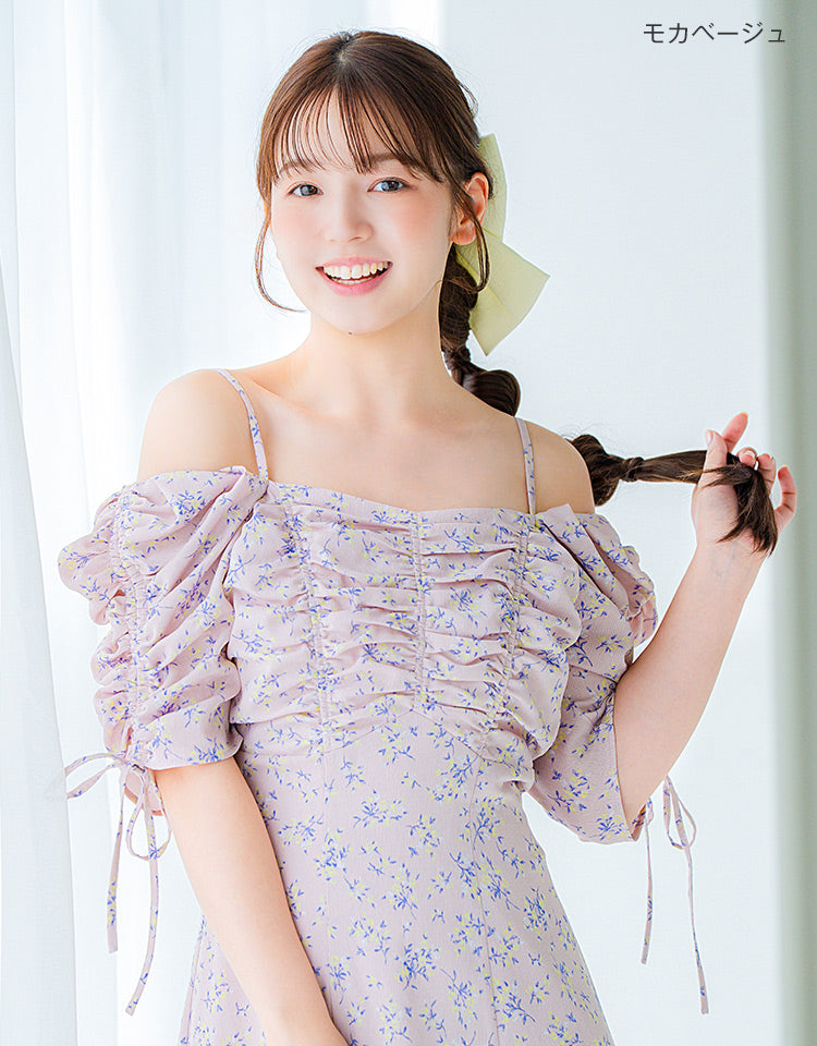 ブリッジポニーテール 編みおろしアレンジ モカベージュを着用したモデル写真