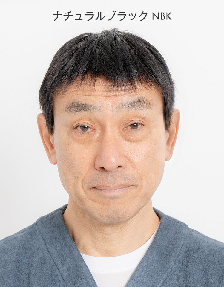 ジェントルショート人毛MIX ナチュラルブラックを着用したモデル