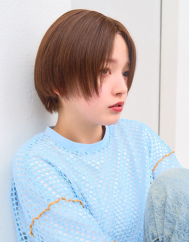 【ヘアスタイルコレクション】天使のフローライトショート ミルクブラウンを着用したモデル写真