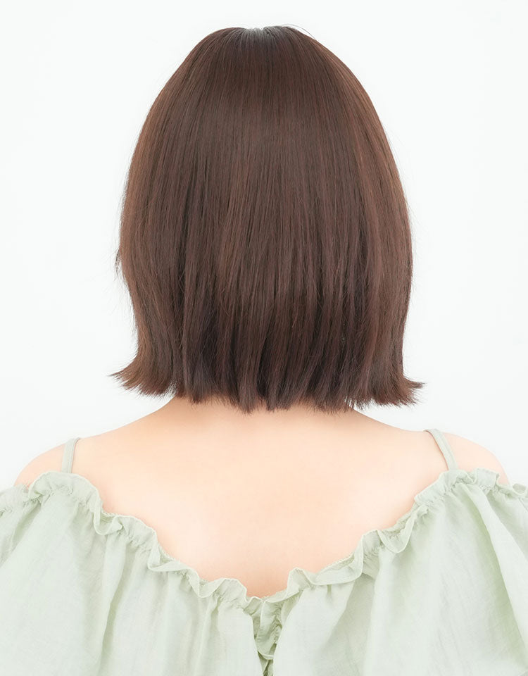 【ヘアスタイルコレクション】天使のプリマボブ人毛MIX チョコブラウンを着用したモデルの後ろから