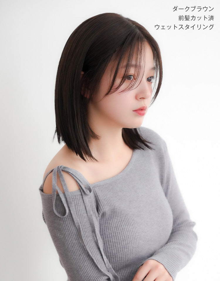 天使のエレガノボブ人毛MIX ダークブラウンの前髪カット済を着用したモデル写真