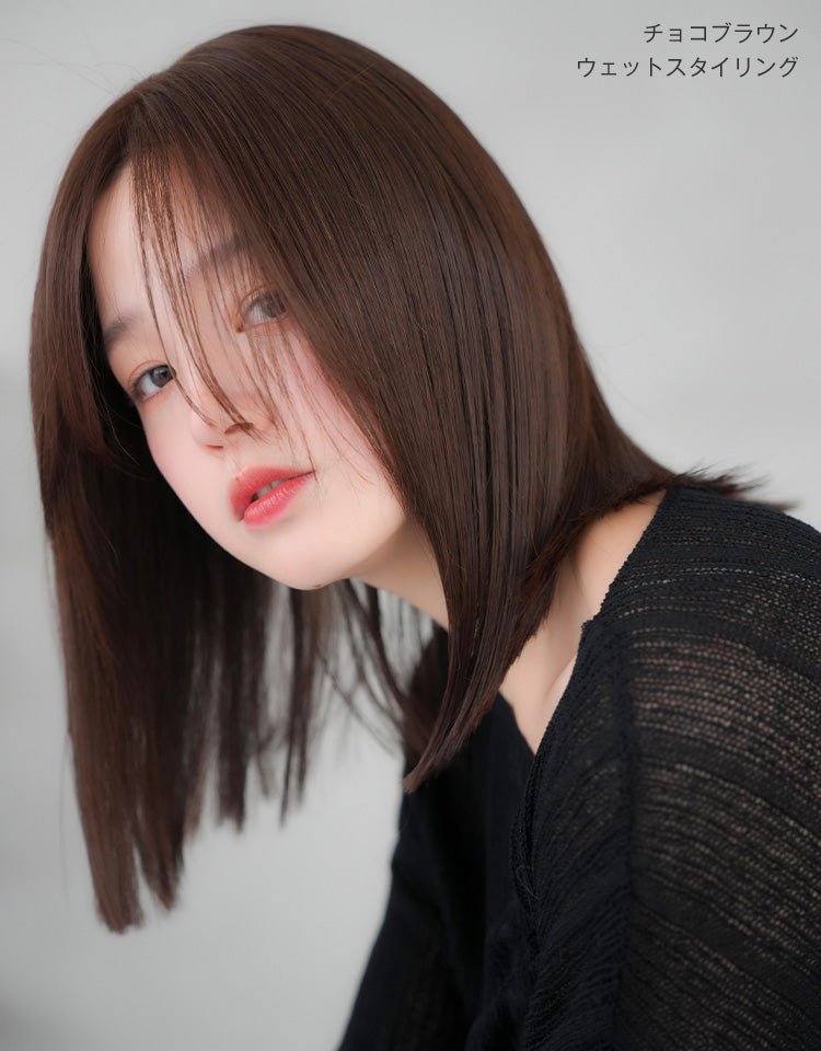 天使のエレガノボブ人毛MIX チョコブラウンを着用したモデル写真