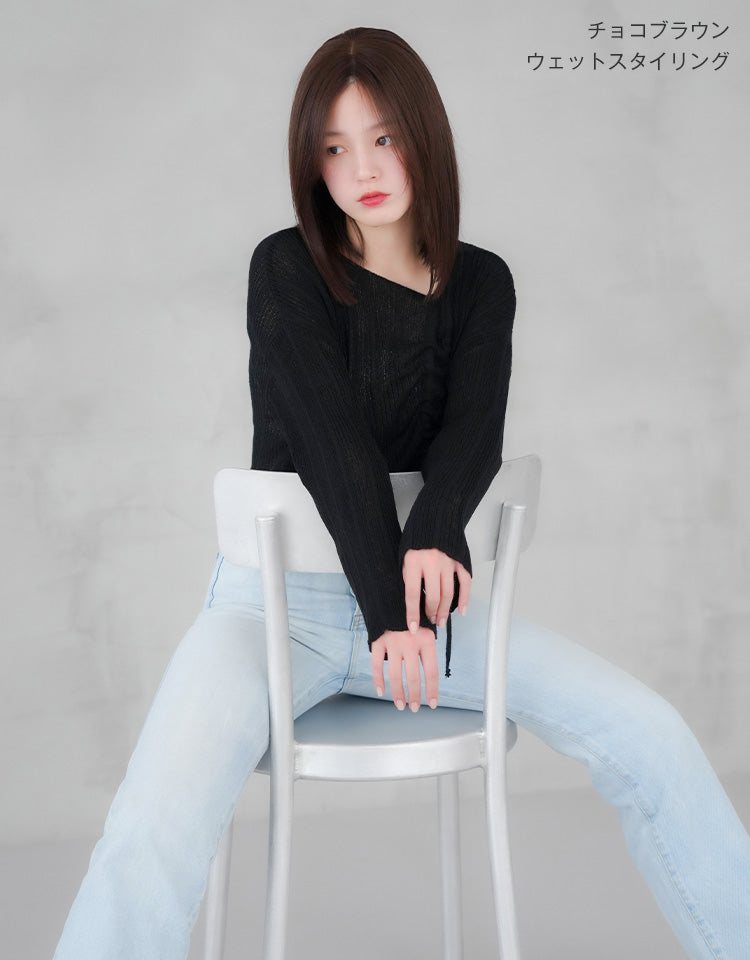 天使のエレガノボブ人毛MIX チョコブラウンを着用したモデル写真