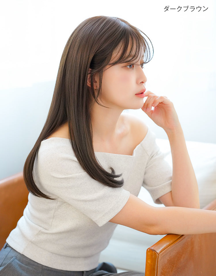 ダークブラウンを着用したモデル