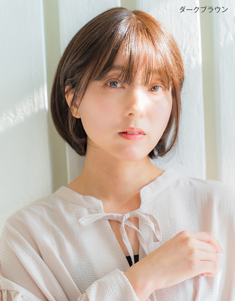 ダークブラウンを着用したモデル
