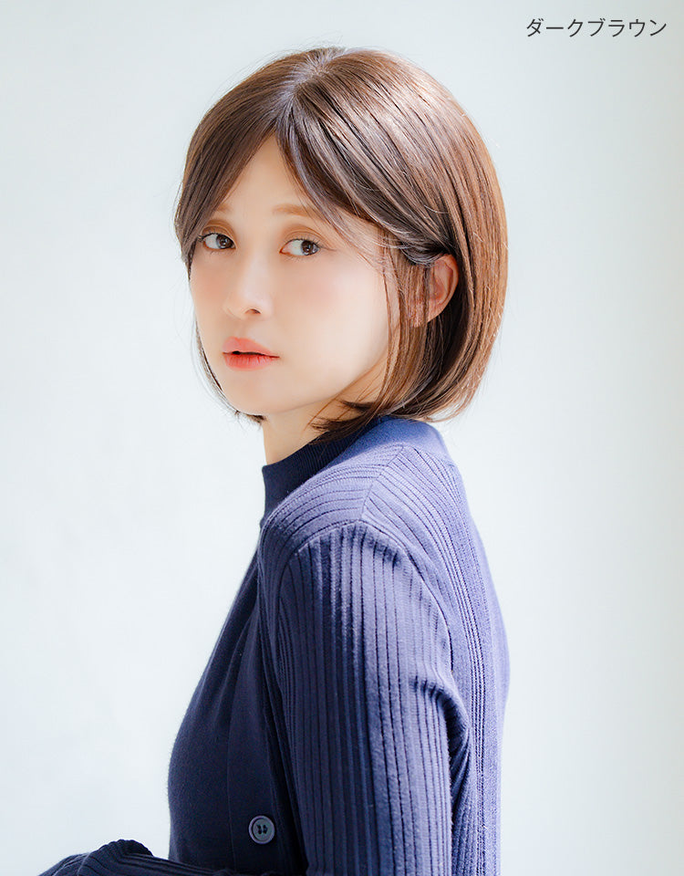 ダークブラウンを着用したモデル写真