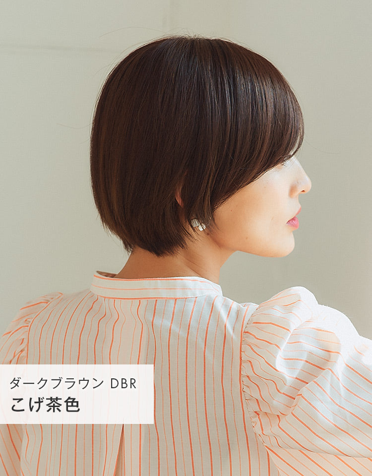 ダークブラウン こげ茶色を着用したモデル写真