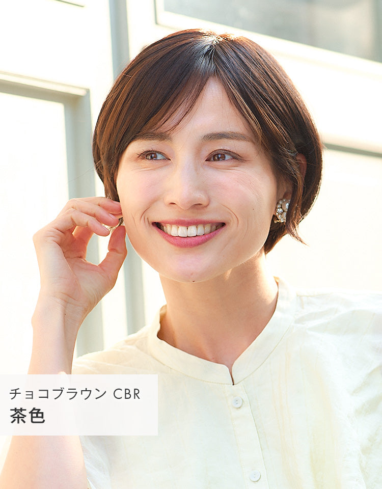 チョコブラウン 茶色を着用したモデル写真