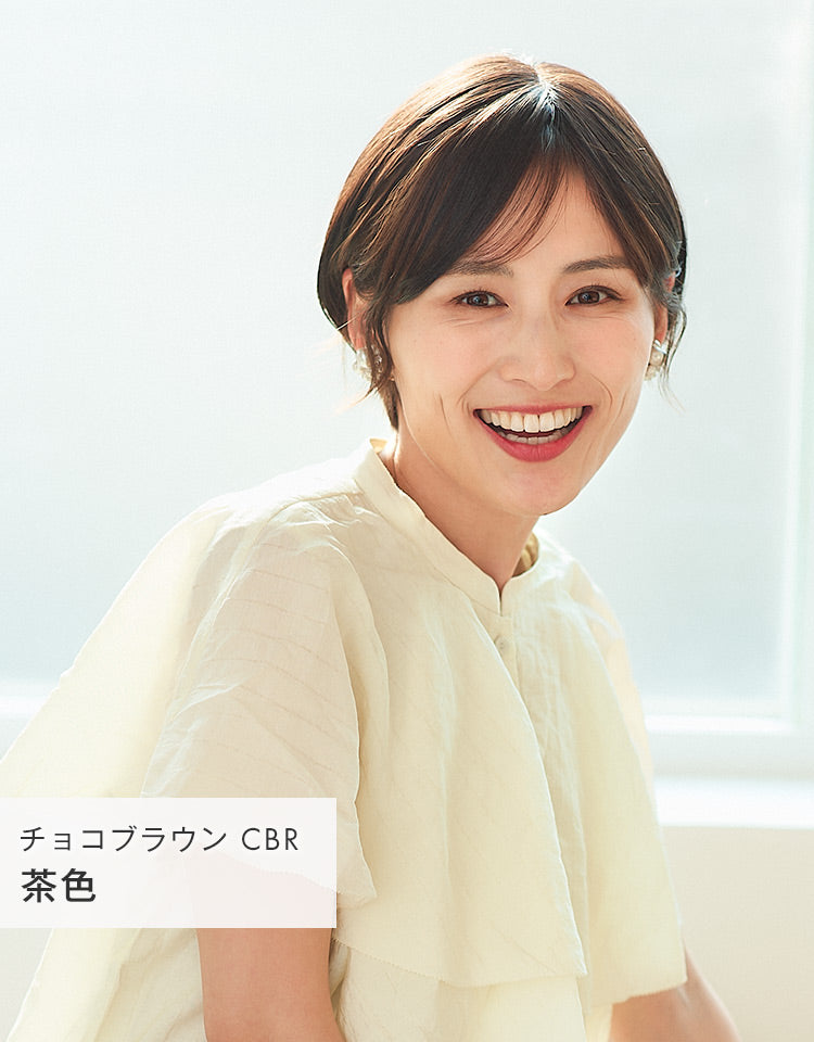 チョコブラウン 茶色を着用したモデル写真