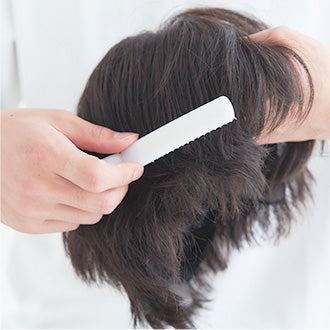 着用する前に軽くブラッシングします。