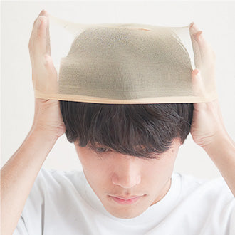 ストッキングネットを帽子のようにかぶります。