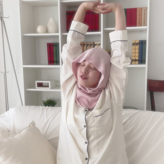 天使がつつむナイトフーディー シルク100%の着用動画