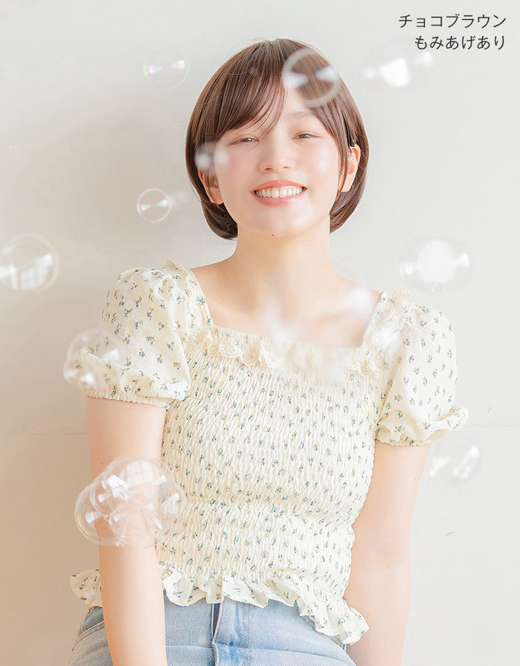 潤リラックスウィッグ ソネットショート チョコブラウンをもみあげありで着用したモデル写真