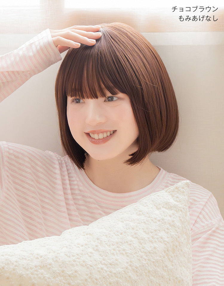 潤リラックスウィッグ ミニボブ チョコブラウンをもみあげなしで着用したモデル写真