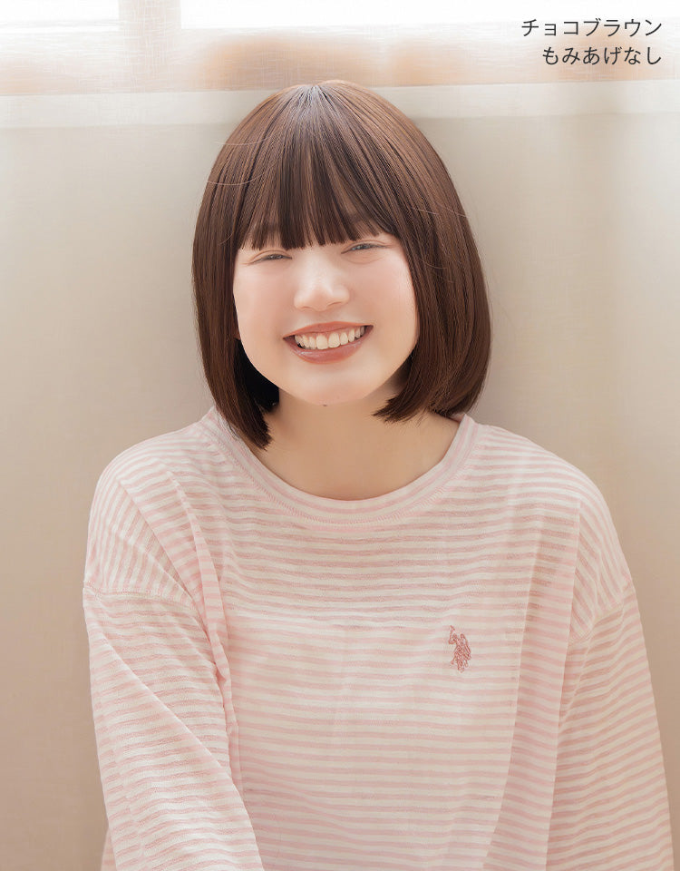 潤リラックスウィッグ ミニボブ チョコブラウンをもみあげなしで着用したモデル写真