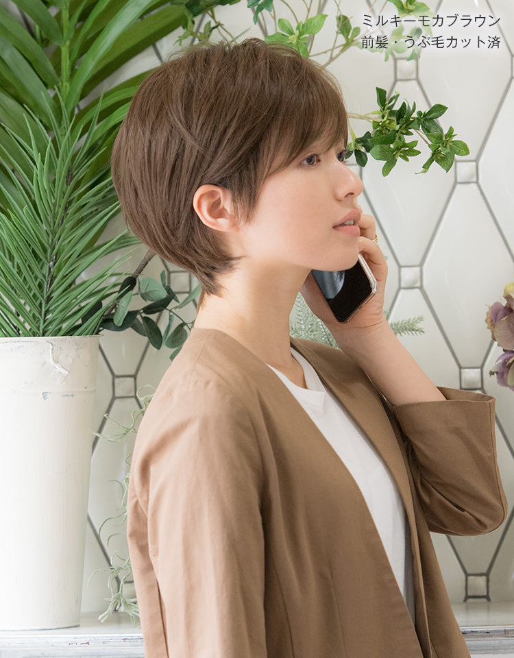 ミルキーモカブラウン(前髪・うぶ毛カット済)を着用したモデル写真
