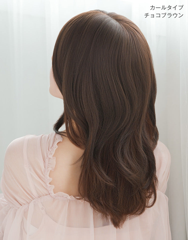 チョコブラウン(カールタイプ)を着用したモデル